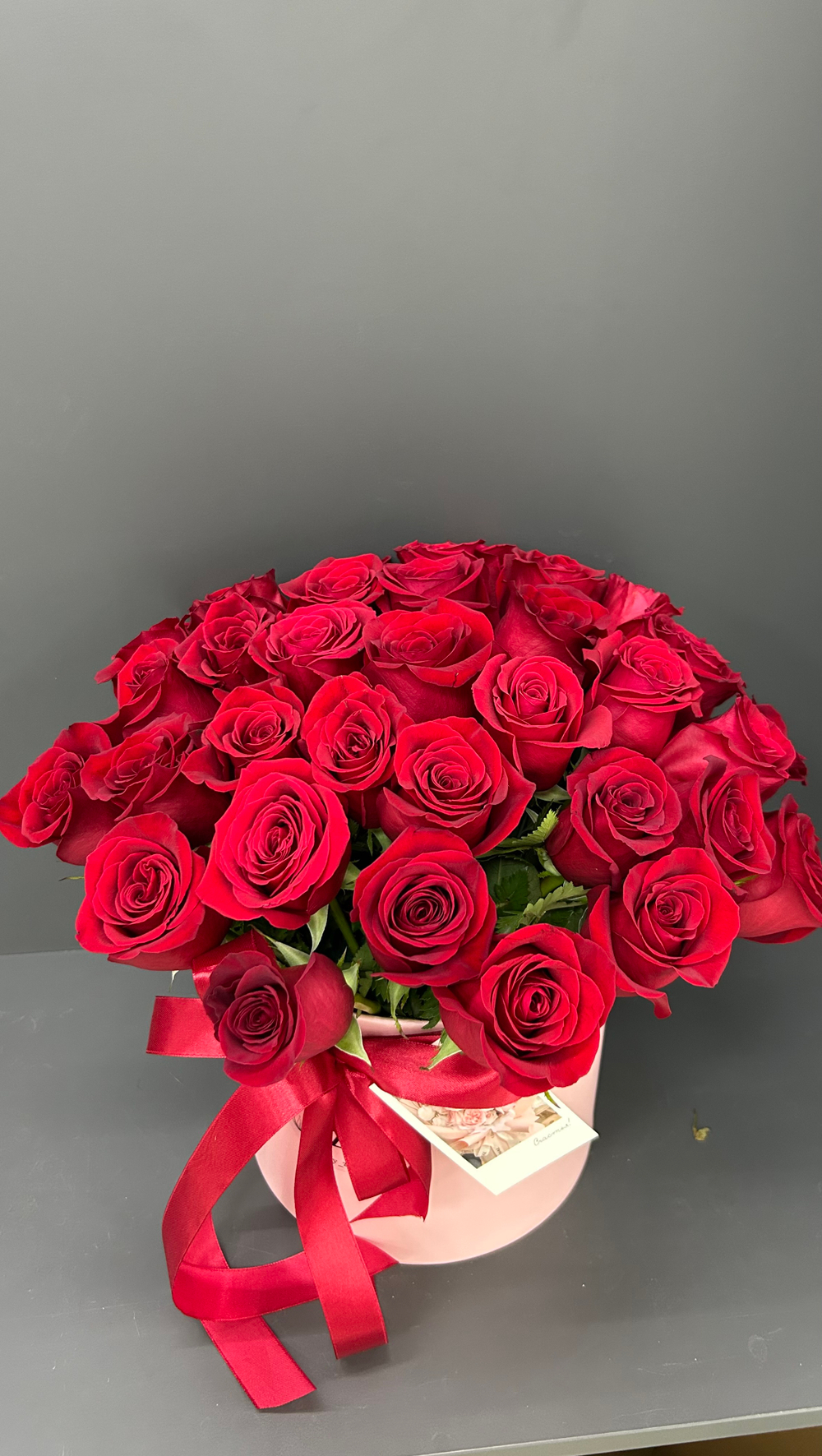 35 роз в цилиндре