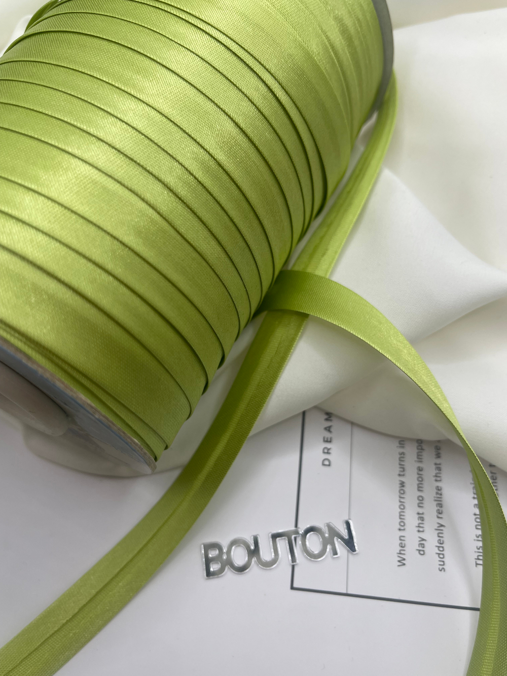 Косая бейка "Gamma" GK-12P 11 - 12 мм №111 светло-зеленый