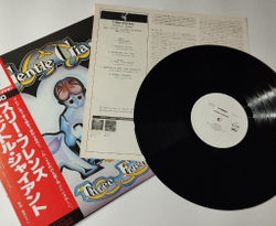 Винтажная виниловая пластинка LP Gentle Giant Three Friends (Japan 1978) (Obi) (Promo)