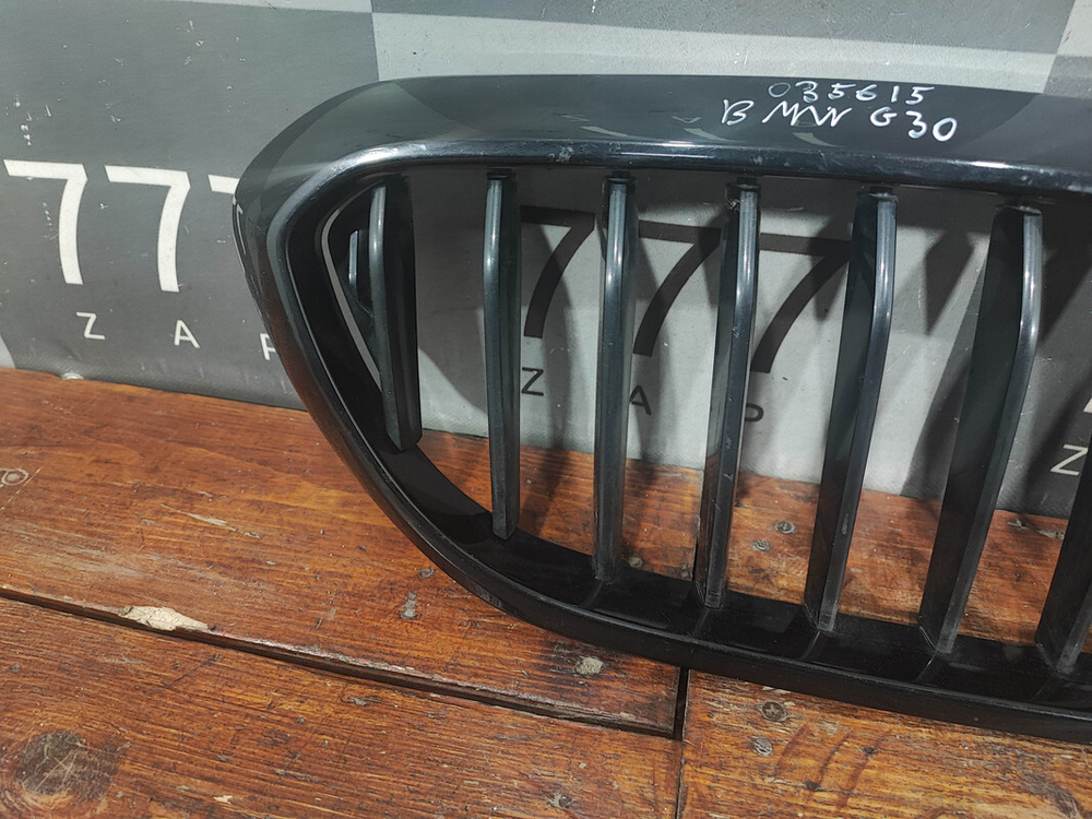 Решетка радиатора правая BMW 5-Series (G30) 17-20 Б/У Оригинал 51137383520