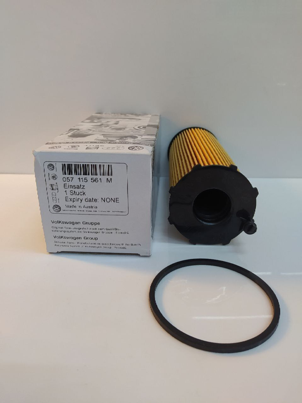 Фильтр масляный VAG 057115561M Volkswagen (Touareg I, Touareg II, Passat CC II)