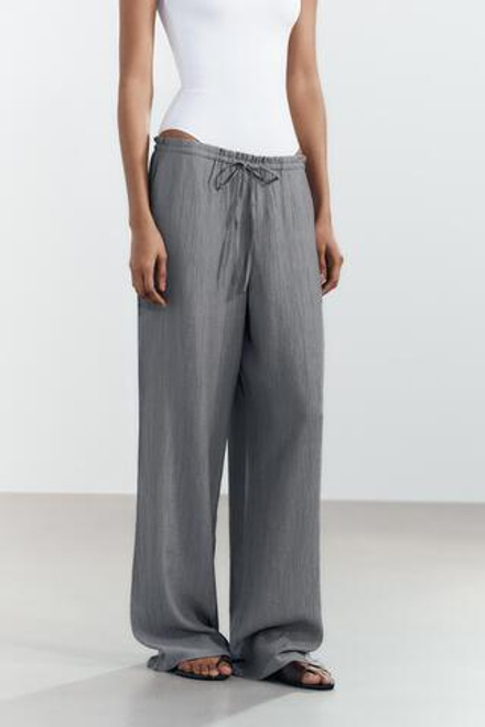 ZARA БРЮКИ ИЗ ТКАНИ С РЕЛЬЕФНЫМ УЗОРОМ, ТЕМНО-СЕРЫЙ