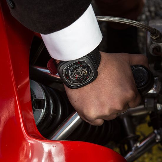 Наручные часы SEVENFRIDAY P3-01 Racer