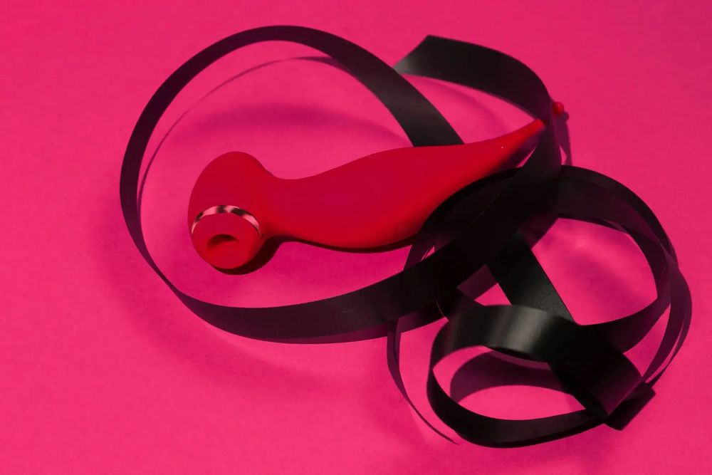 Вакуумно-волновой стимулятор клитора Woma Isadora с точечным вибратором, красный