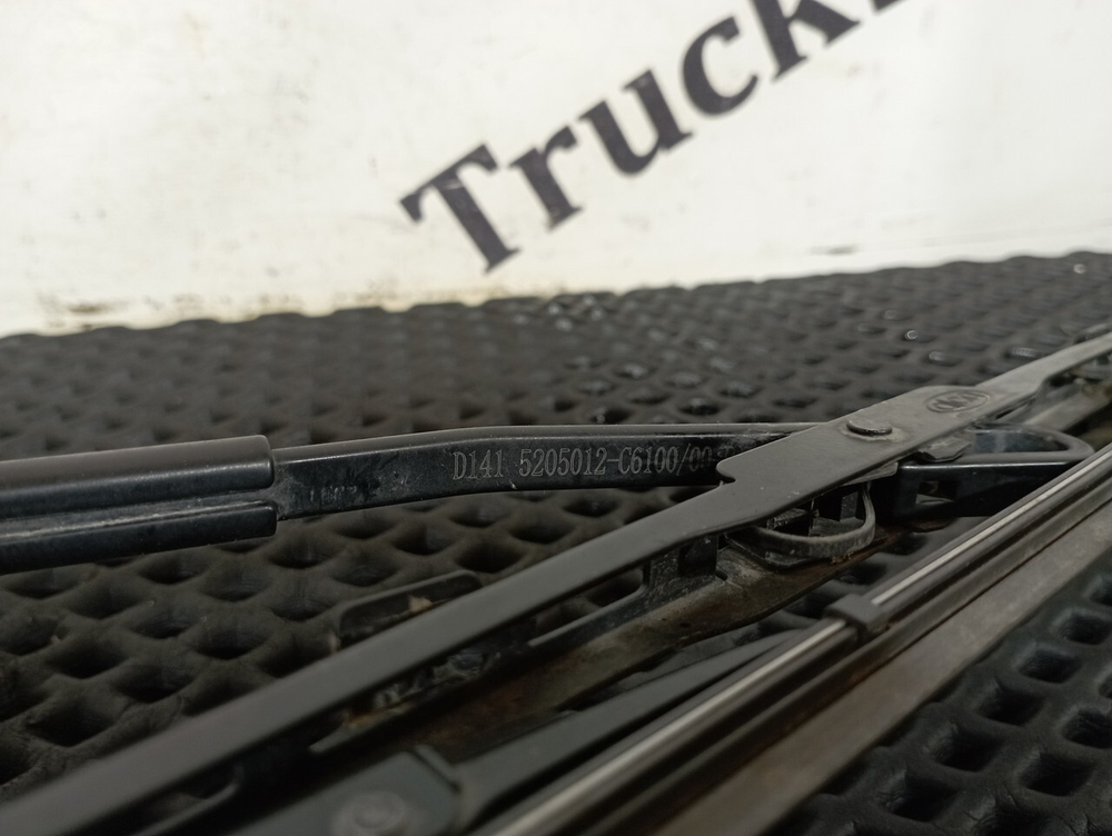 Поводок стеклоочистителя 2023г