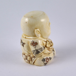 Нэцкэ Мальчик Карако с корзиной рыбы