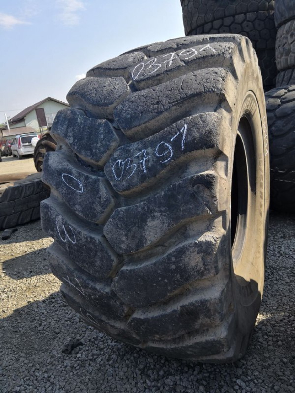 35/65R33 Michelin XLDD2 шина б/у