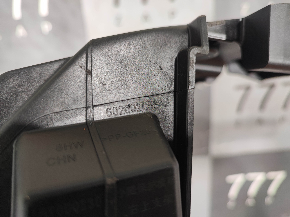 Кронштейн переднего бампера правый Chery Tiggo 4 Pro 20-нв Б/У Оригинал 602002058AA