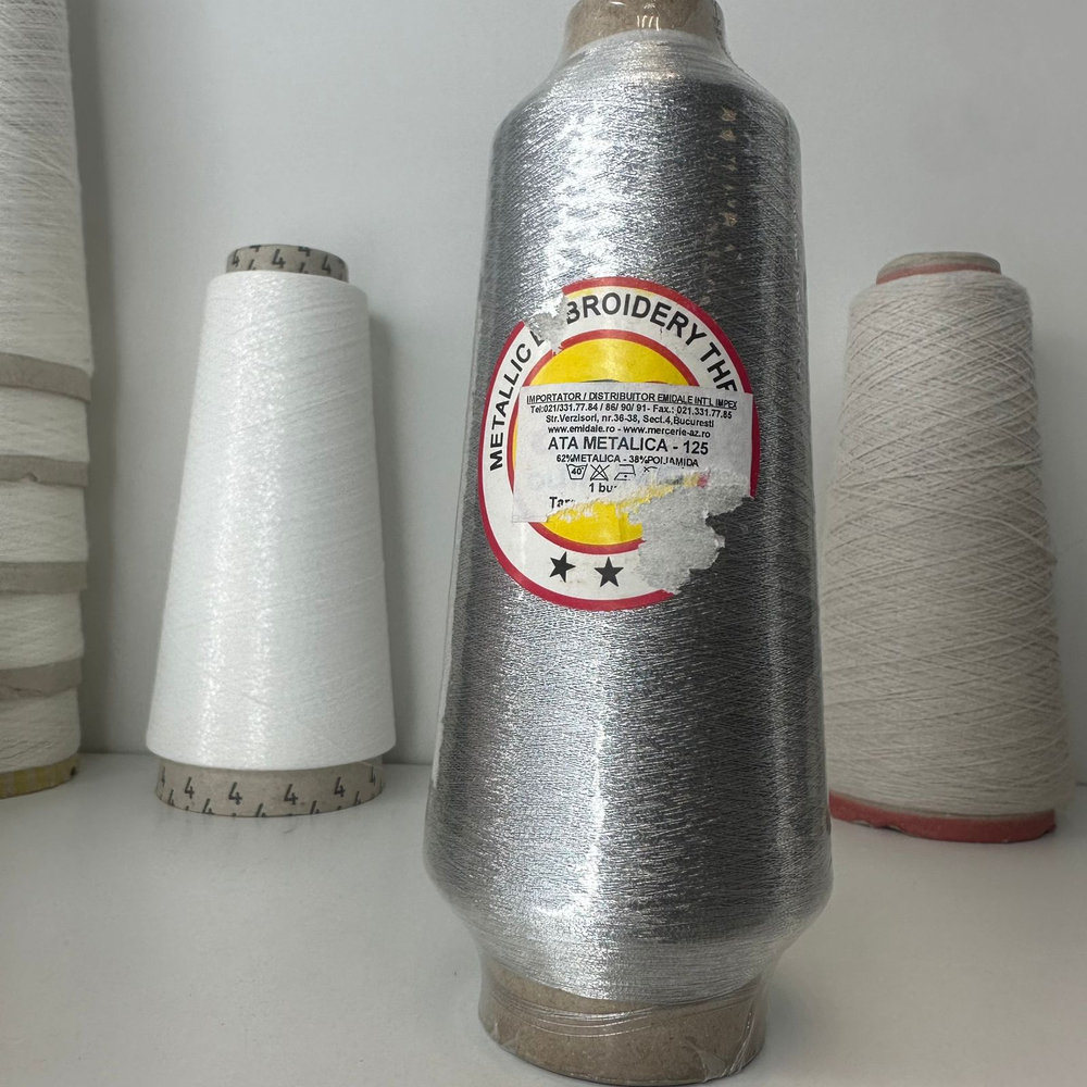 METALLICA - Stock Italy; 62% металлизированный люрекс, 38% п/а; 2000м/100гр; серебро; Бобинки ТОЛЬКО по 123 гр; НЕ РАЗМАТЫВАЕМ!!