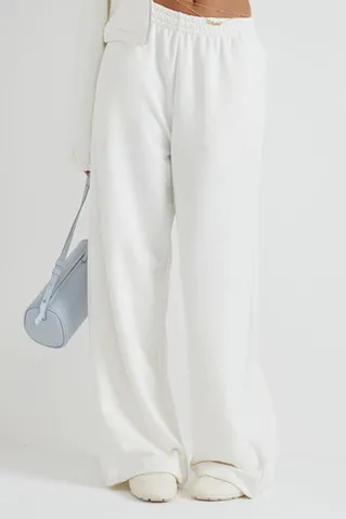 Широкие джоггеры без начеса с утяжкой кремового цвета