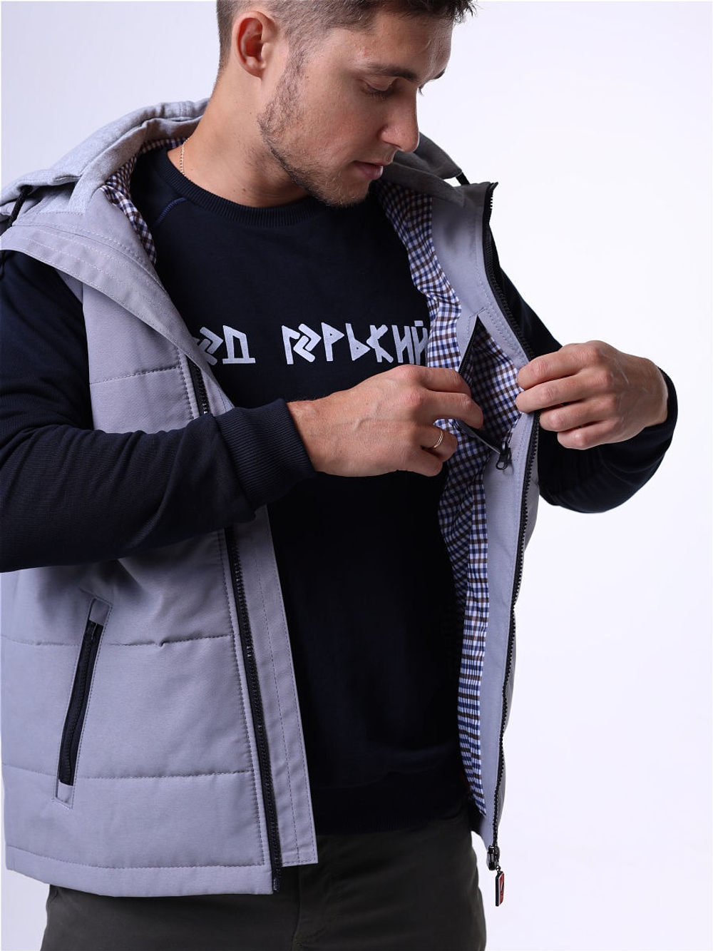 Жилет утепленный серый Город Горький