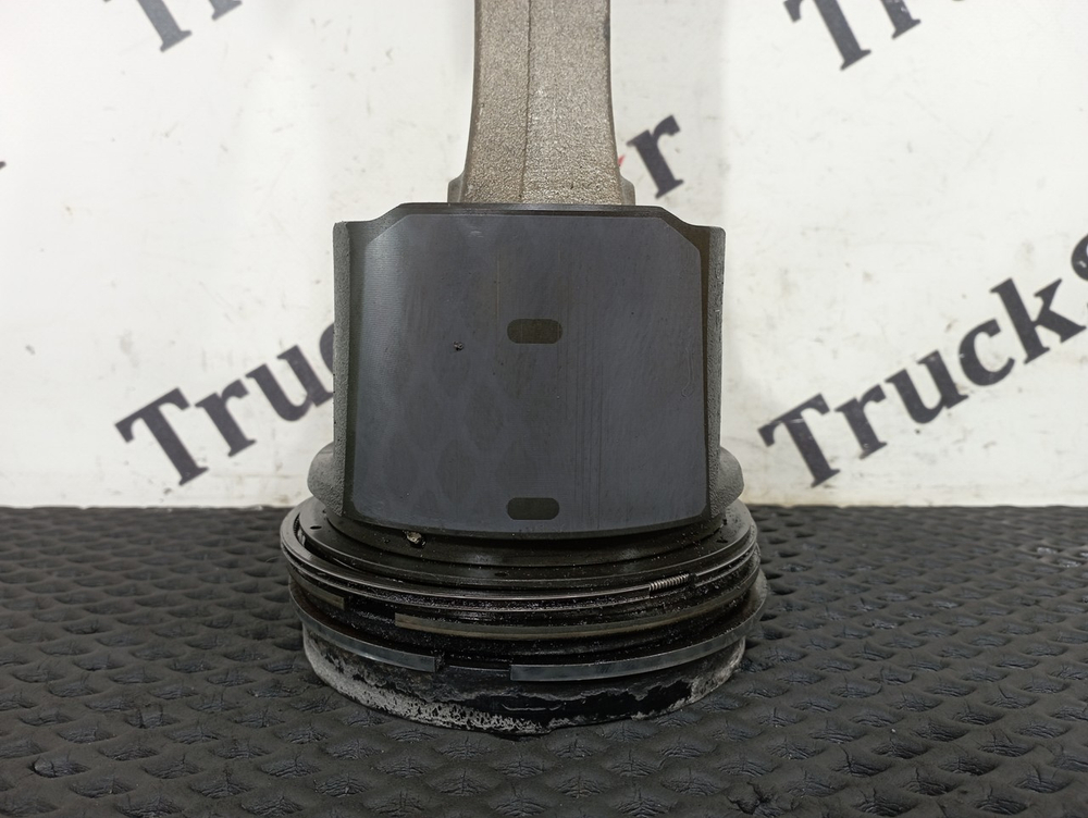 Поршень с шатуном