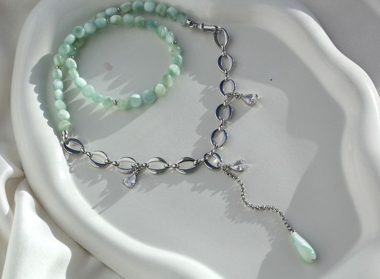 Колье из Ангелита