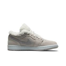 Женские кроссовки Air Jordan 1 Low SE 'Sherpa Fleece' DO0750-002