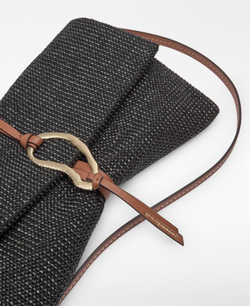 Adolfo Domínguez Клатч с текстурой рафии и металлическим элементом, черный