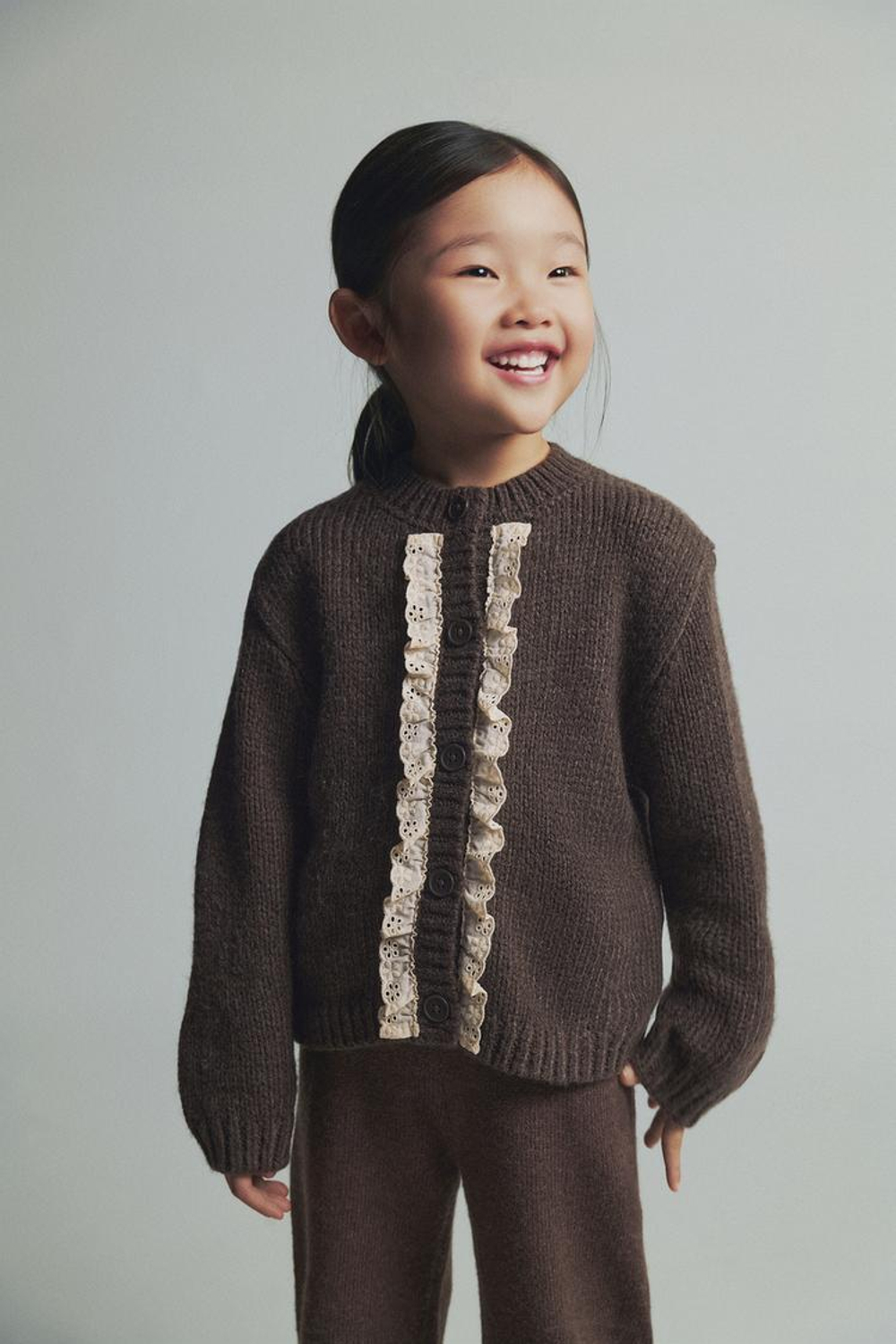 ZARA ВЯЗАНЫЙ КАРДИГАН С КРУЖЕВОМ, СЕРОВАТО-КОРИЧНЕВЫЙ