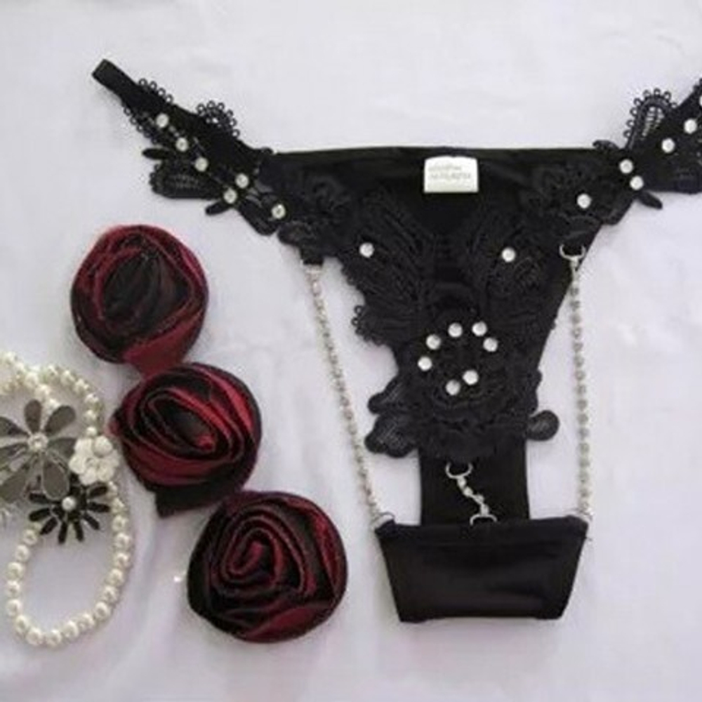 Стринги с ажурными деталями и стразами (черные)