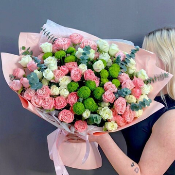 Букет из кустовых пионовидных розочек "Madam Bombastic" и "Miss Bombastic"