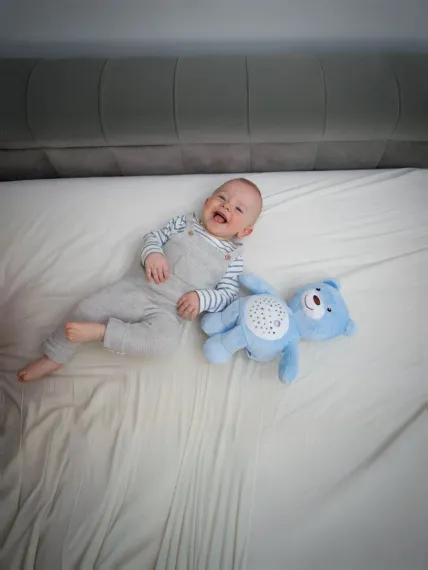 Мягкая игрушка-проектор Chicco Мишка ночник с мелодиями Голубой