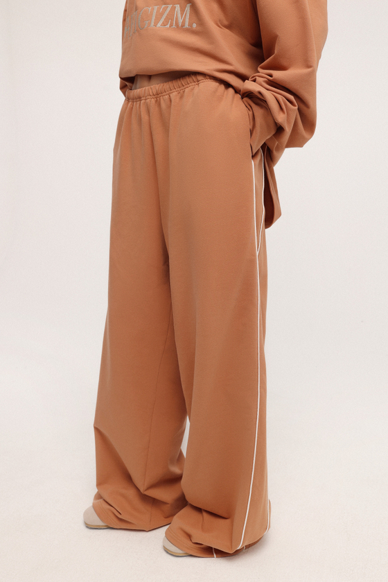 Брюки из трикотажа с кантами