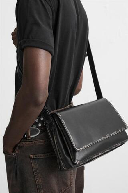 ZARA СУМКА С КЛАПАНОМ И ЭФФЕКТОМ ПОНОШЕННОСТИ, ЧЕРНЫЙ