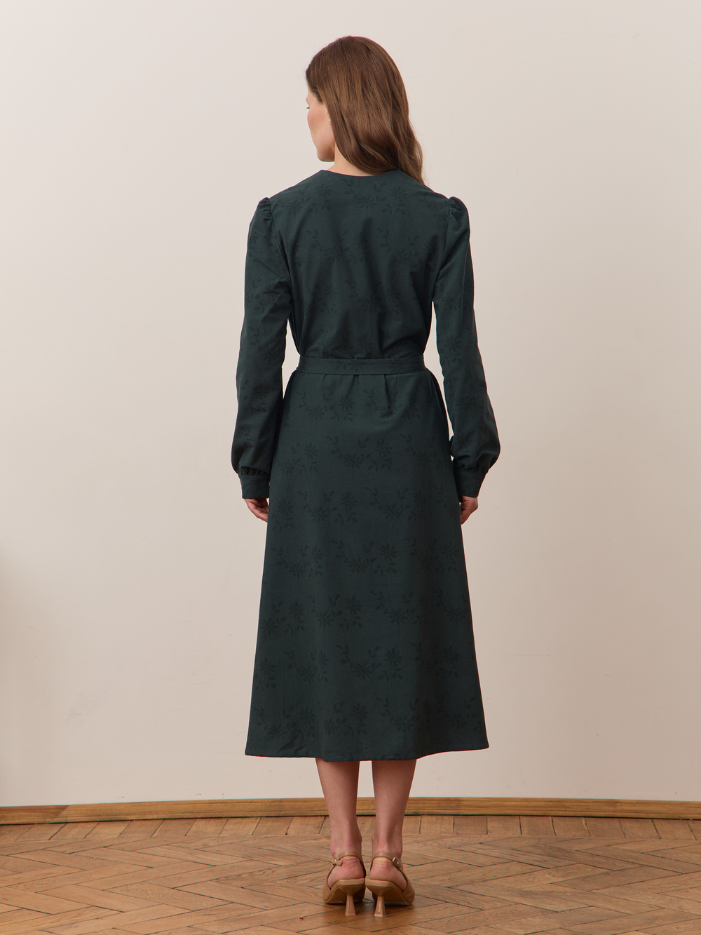 Платье с вырезом-сердечко