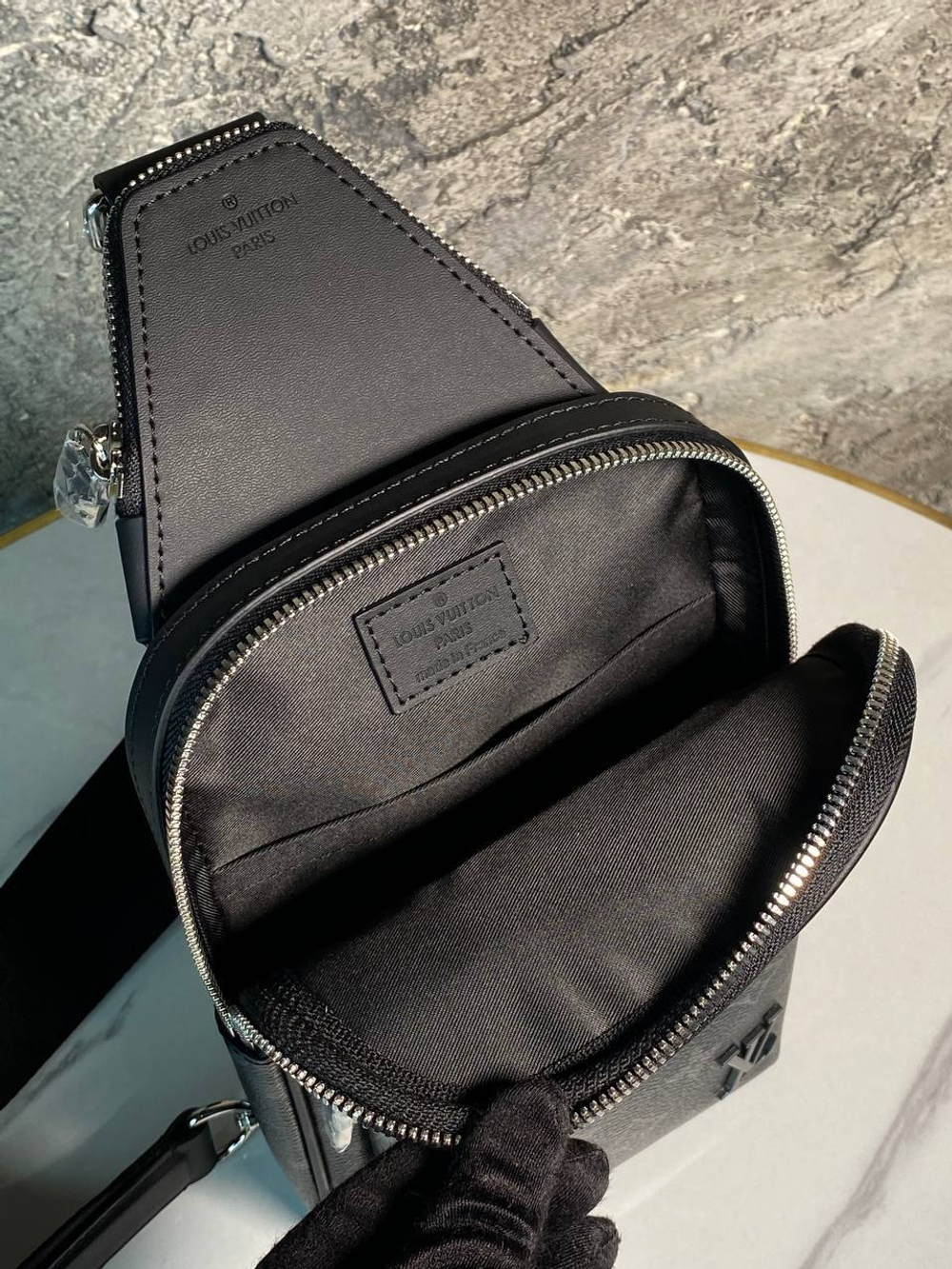 Сумка-мессенджер Louis Vuitton