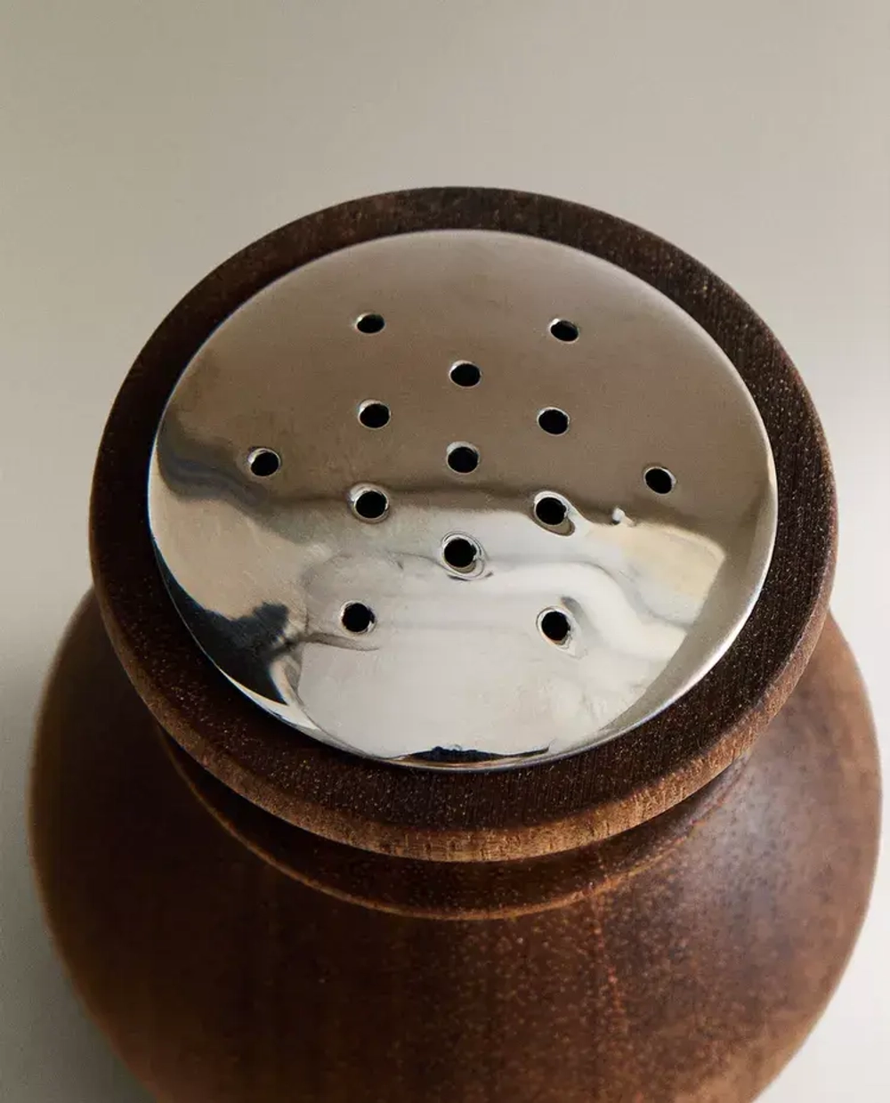 ZARA HOME ДЕРЕВЯННАЯ СОЛОНКА, СВЕТЛО-БЕЖЕВЫЙ