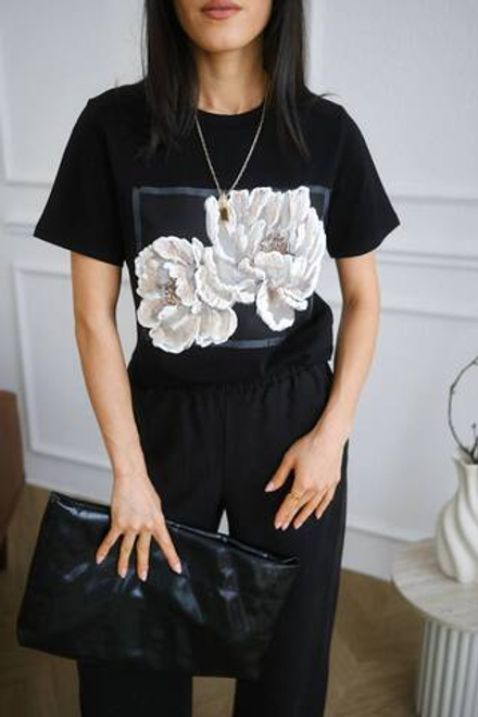 Футболка черная цветок 3Д