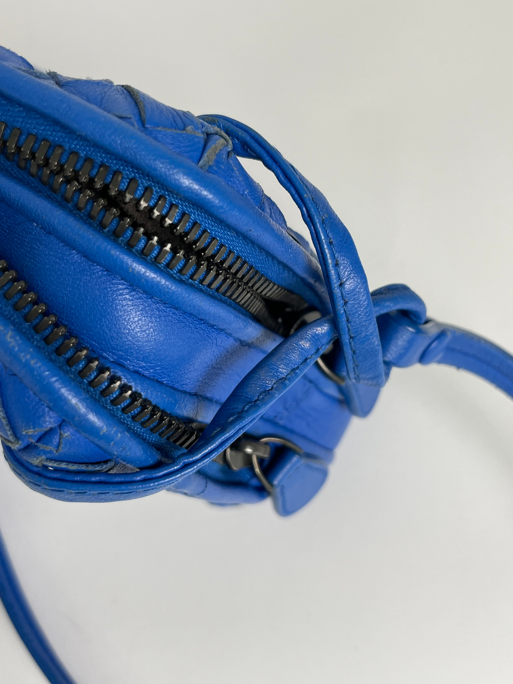 Сумка Bottega Veneta MEDIUM LOOP CAMERA BAG