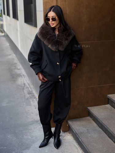 Черная куртка с воротником из лисы