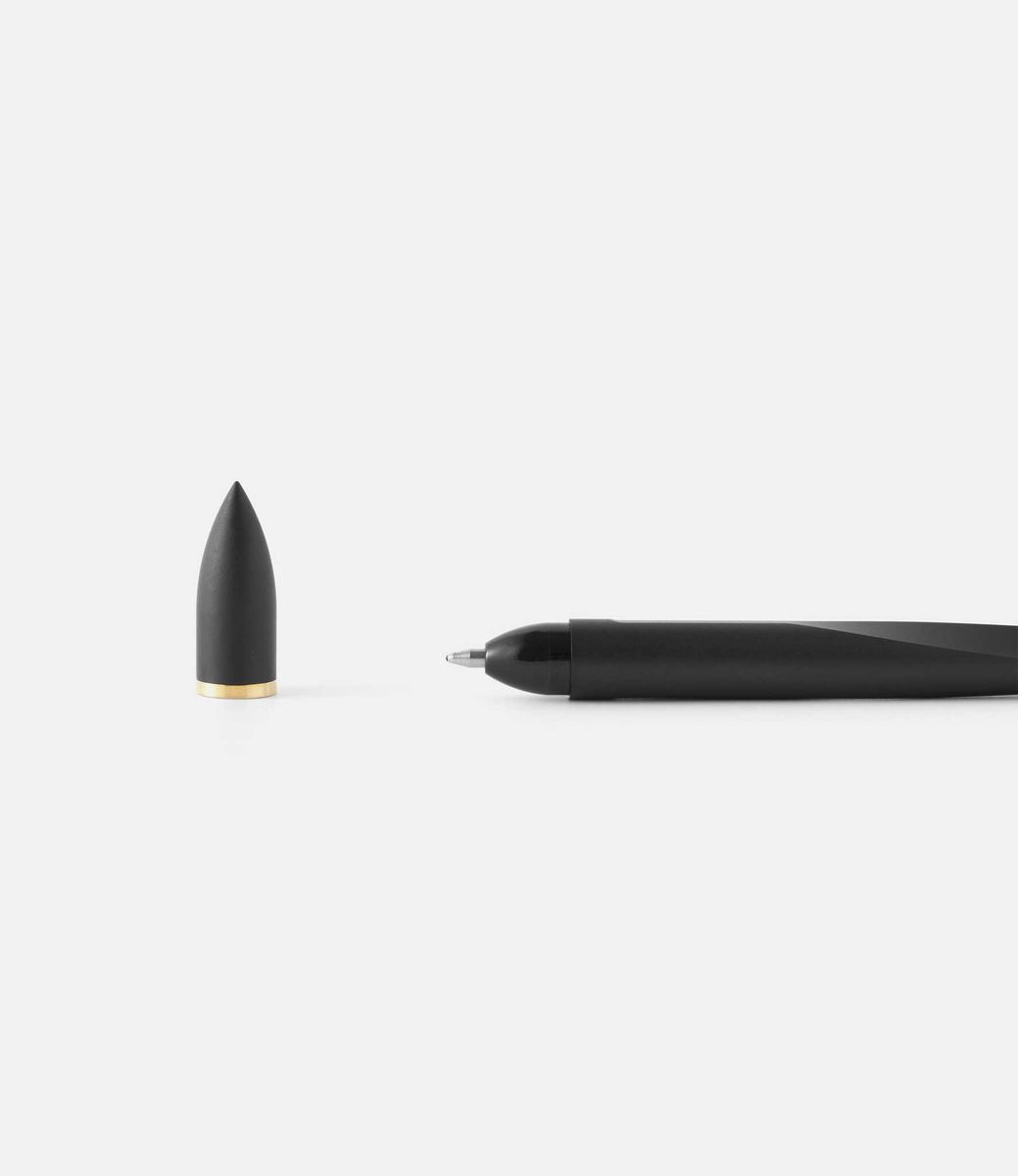 Novium Hoverpen 2.0 18K Gold Space Black — левитирующая ручка