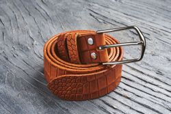 Ремень из крупной текстурной кожи (змея), цвет «тициан», хромированная пряжка