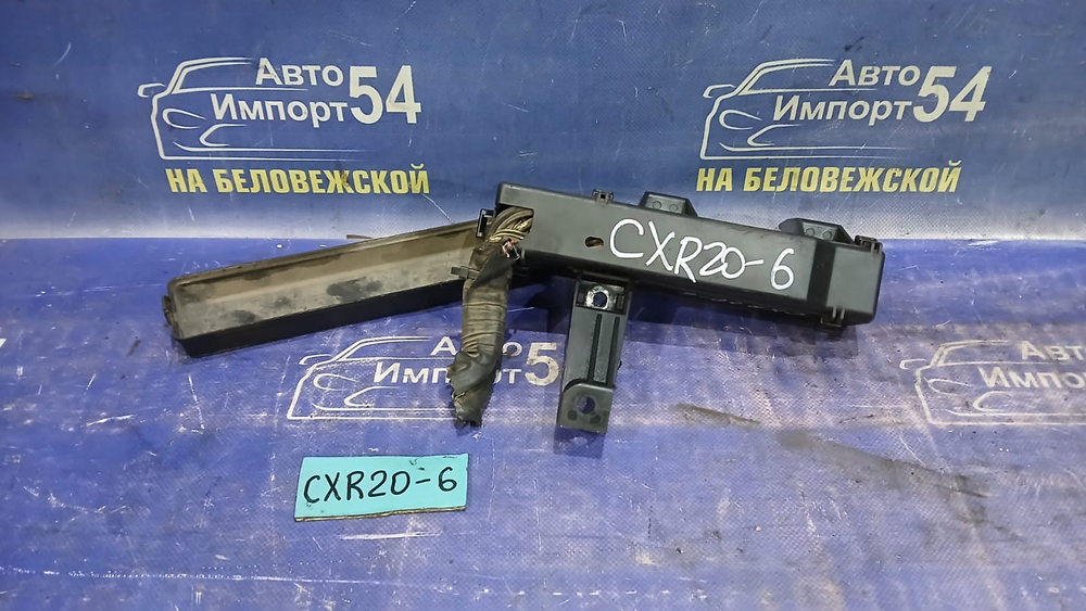 Блок предохранителей подкапотный TOYOTA ESTIMA 1992