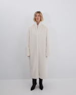 Шуба из искусственного меха норки зигзаг молочный