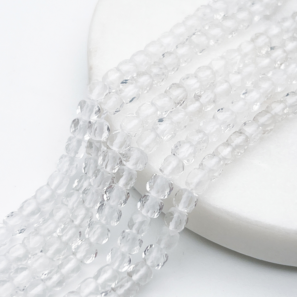 Горный хрусталь бусины, куб, размер около 3,9-4,1 мм, цена за 23-24 шт (1/4 нити)