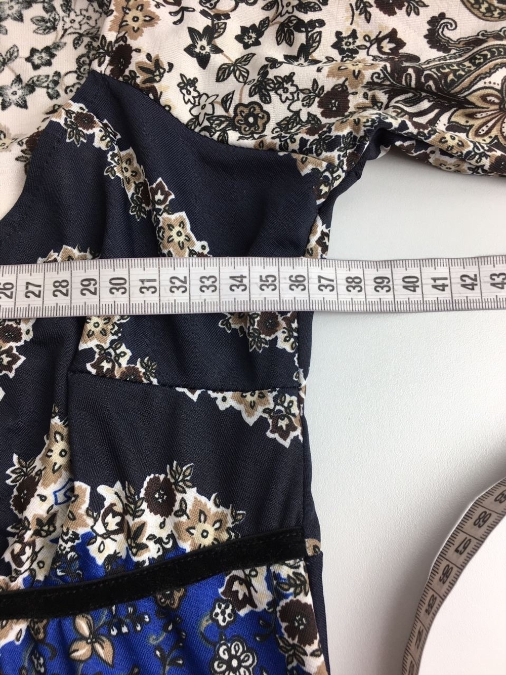 Платье с глубоким декольте 42 размер