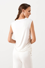 22990 Джемпер женский (молочный)