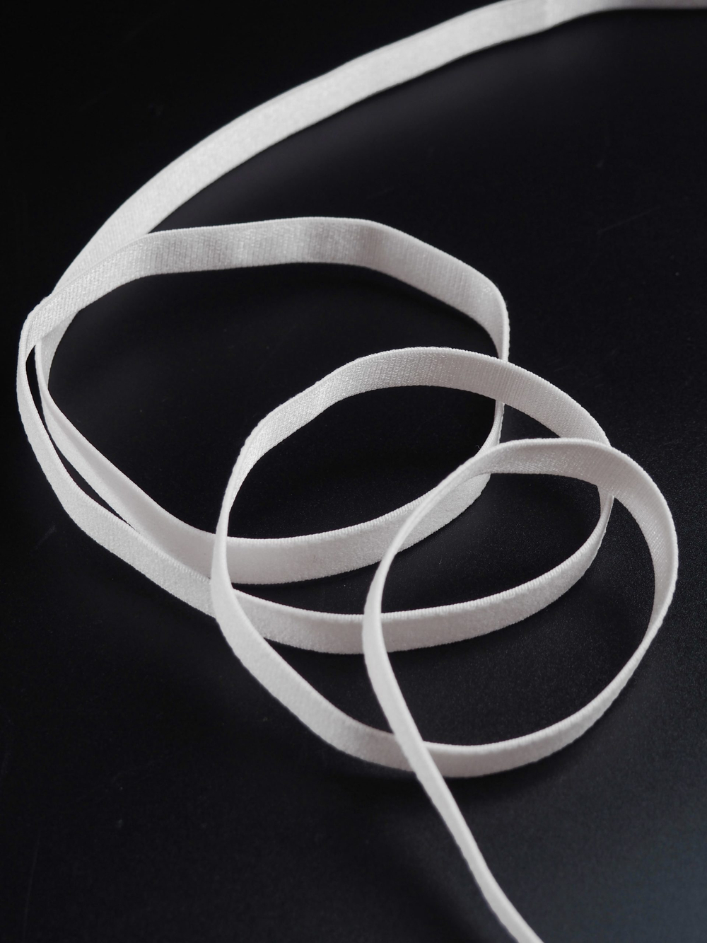 Резинка бретелечная белая глянцевая ширина 10 мм