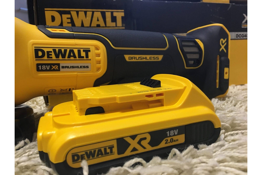 Бесщеточная угловая шлифмашина DEWALT 18 В XR DCG406N
