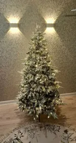 Заснеженная елка с гирляндой встроенной и шишками «ile Grande» Иль Гранде (Литая+пвх) от 1,8 м до 2,4 м