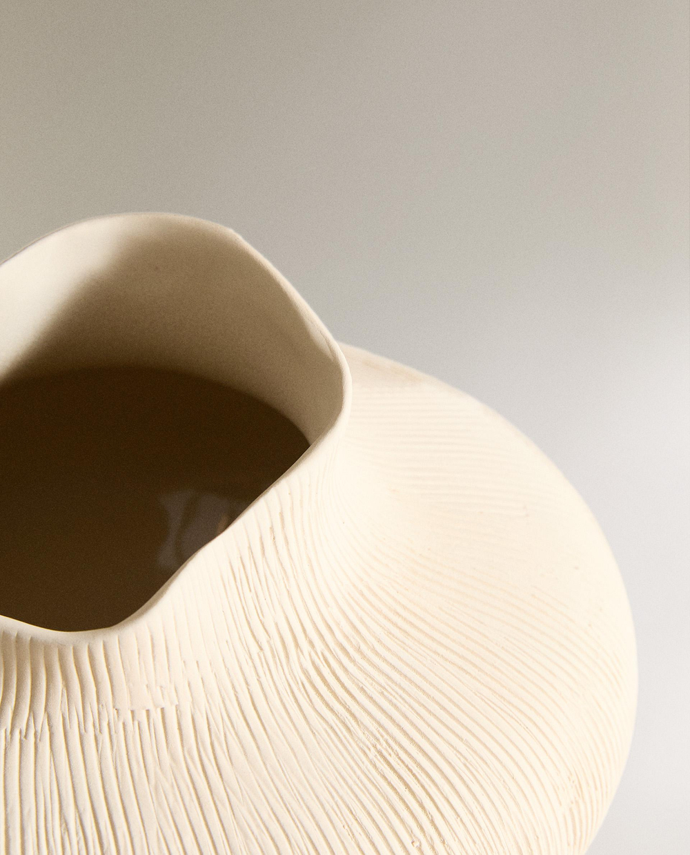 Zara Home Ваза из керамики, цвет белый, 19 см
