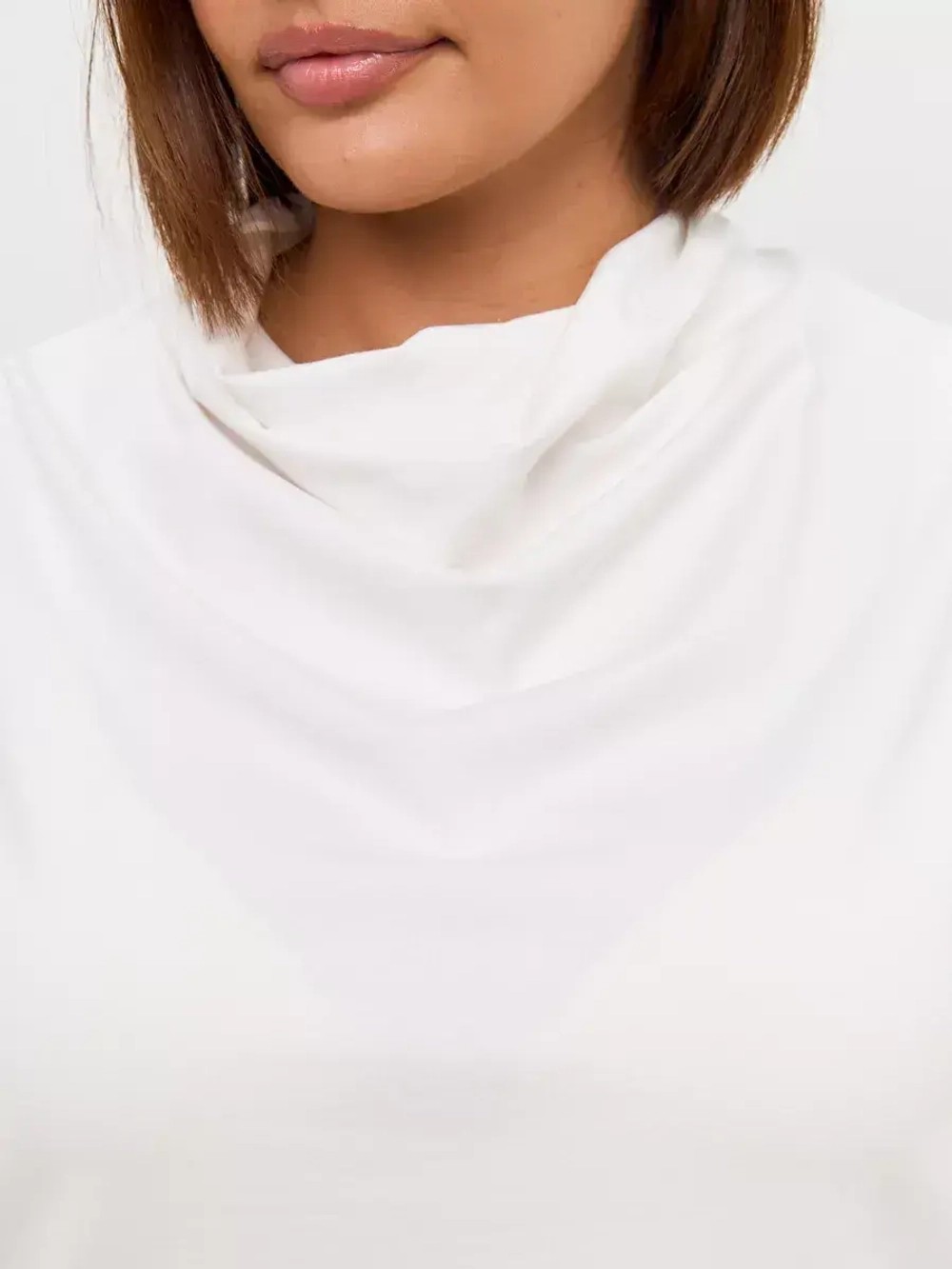 Лонгслив с цельнокроеным воротником