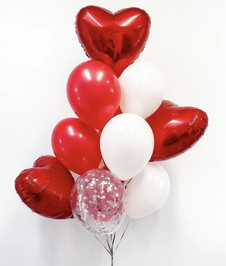 Букет шаров с красными сердцами