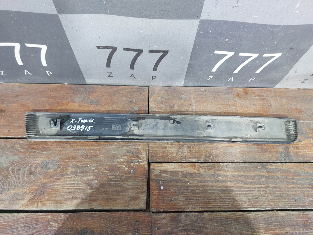 Накладка двери задней правой Nissan X-Trail 3 (T32) 13-23 Б/У Оригинал 828764CM1B