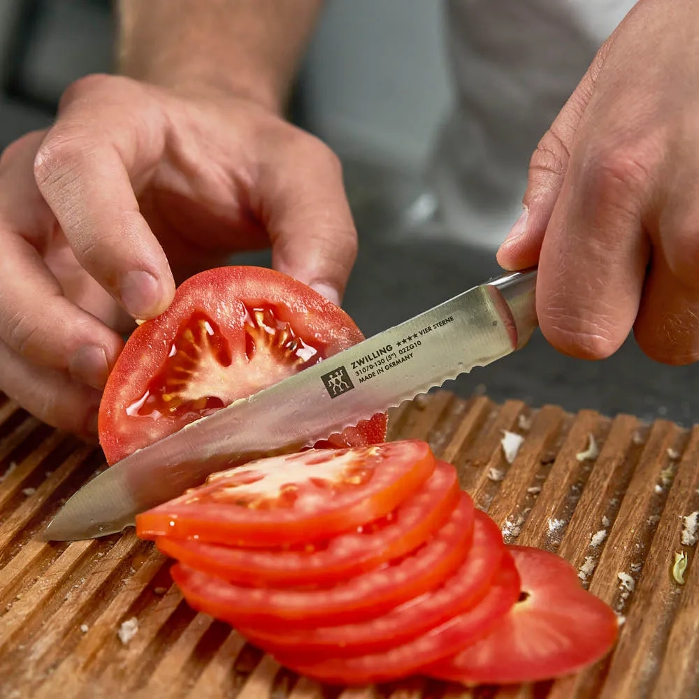 Zwilling Многоцелевой серрейторный нож Four Star 13 см EAN 4009839037009
