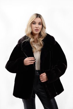 Куртка женская "Косуха" из натурального меха мутон, коричневый