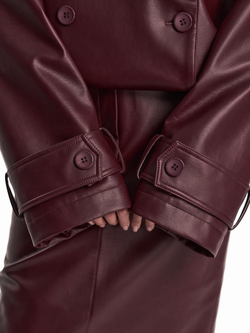 Косуха экокожа в бордовом цвете