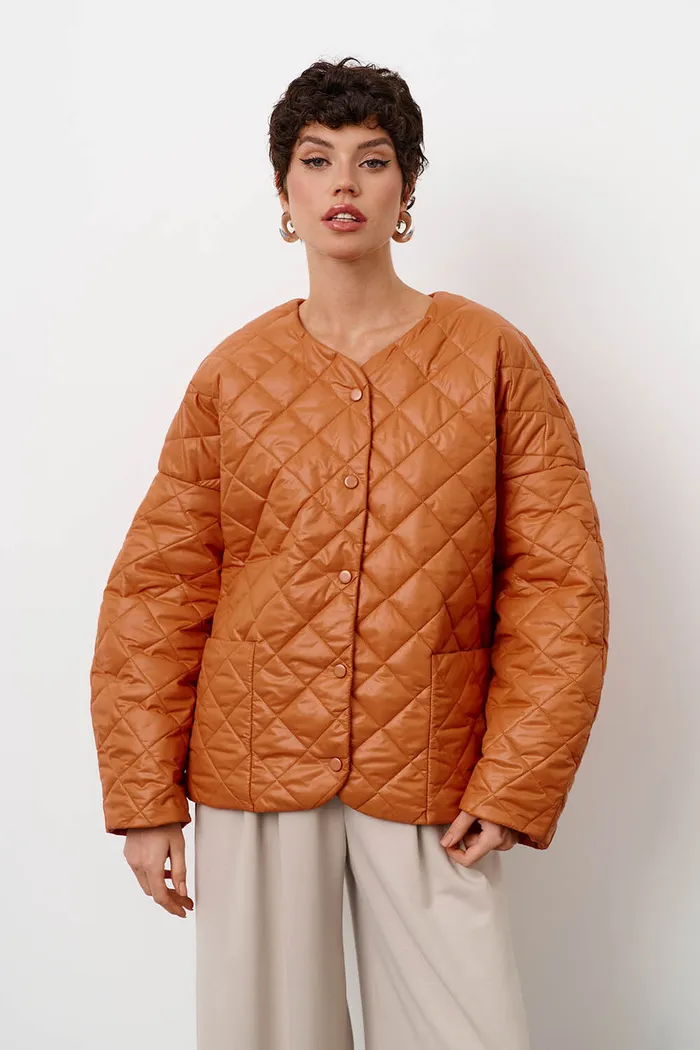 Стеганая куртка с карманами цвета карамель