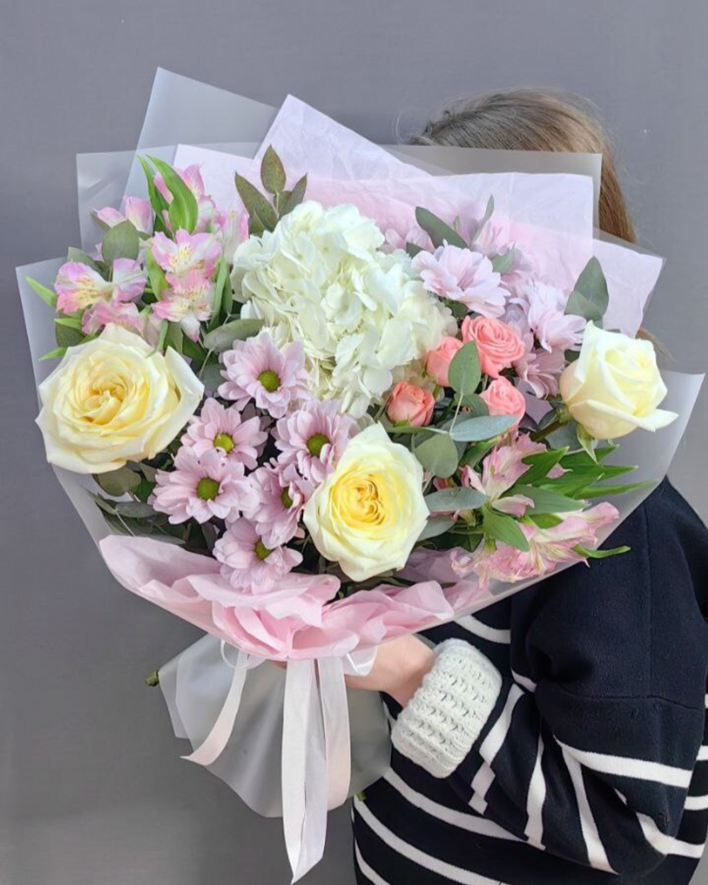 Авторский букет с белой гортензией